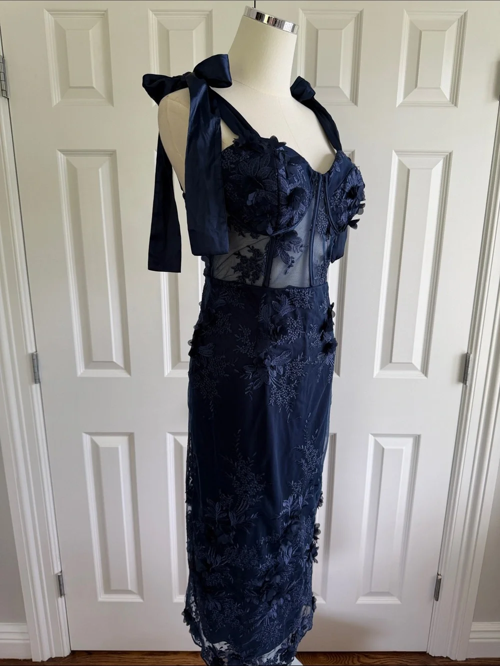 NWT Lulus Charisma Navy 3D Floral Bustier Tie Strap Wedding Guest Dress Size L - Picture 8 of 15